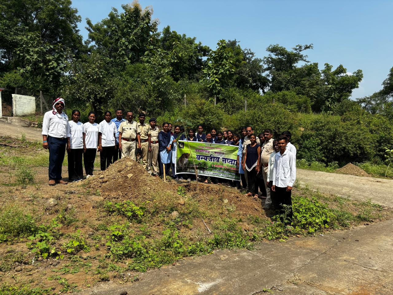 <p>Topic: NSS organized Watwruksh Ropan program on the eve of Birth Anniversary of Mahatma Gandhi and Lal Bahadur Shastri&nbsp;</p>

<p>President: Dr Ashsih Deshmukh</p>

<p>Invited Guest:&nbsp;</p>

<p>Organized by Chintamunishwar Tekadi Sansthan and NSS Cell</p>

<p>Place: Chintamunishwar Tekadi, Paradsinga</p>

<p>Date: 04/10/2024</p>

<p>Time: 10.00 am onwards</p>
